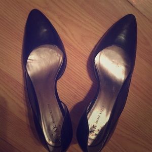 Black patent leather Anne Klein shoe